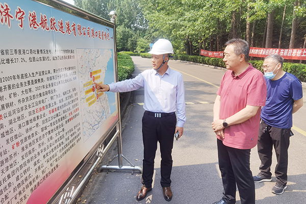 1653478276651170.jpg 港航跃进港:市摄影家协会走进跃进港采风2.jpg