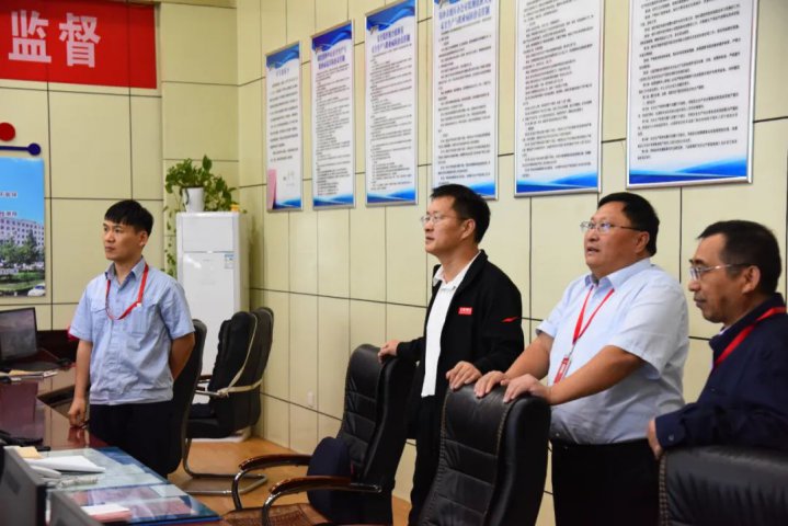 王崇景中秋佳节到金源煤矿慰问一线干部职工