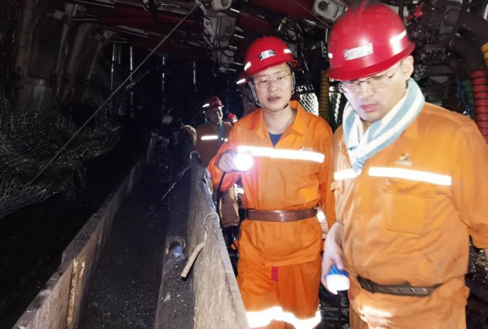 抓实安全管理“最后一公里”！王崇景到霄云煤矿突击夜查
