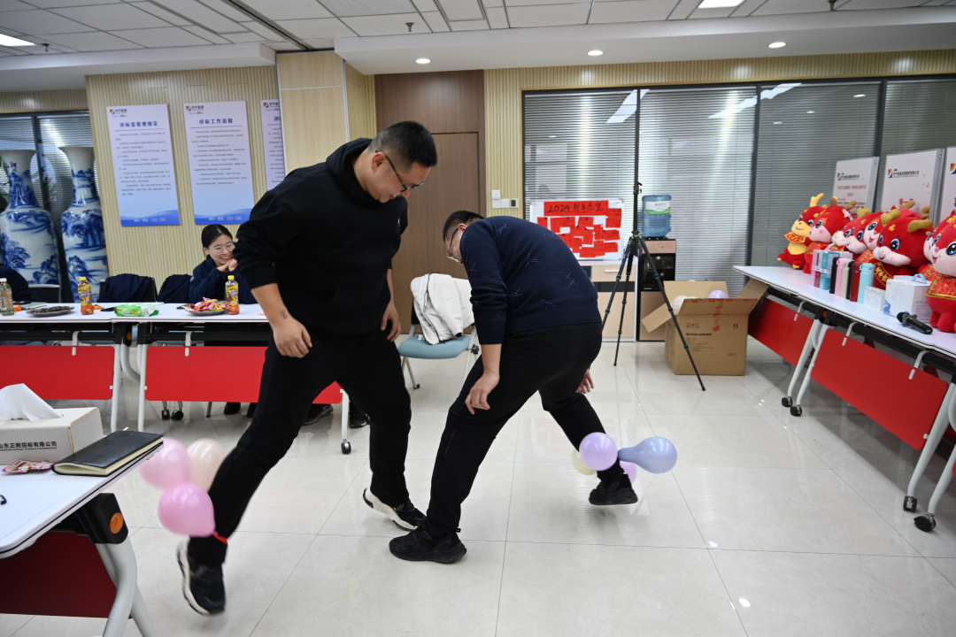 1703926679113646.png 踩气球1-网站.png