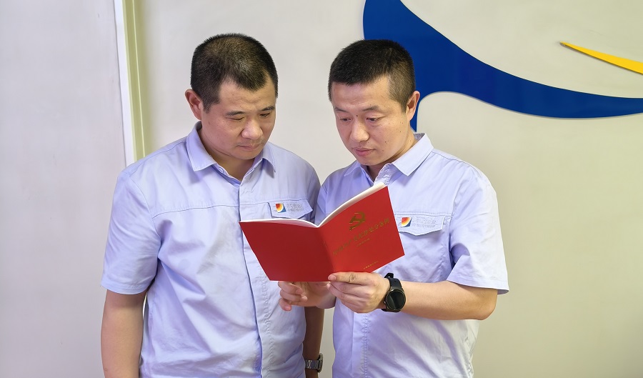 1716534204236631.jpg 2024年5月20日生产党支部科室人员开展《条例》学习活动(地点:党员活动室 拍摄:王善站).jpg