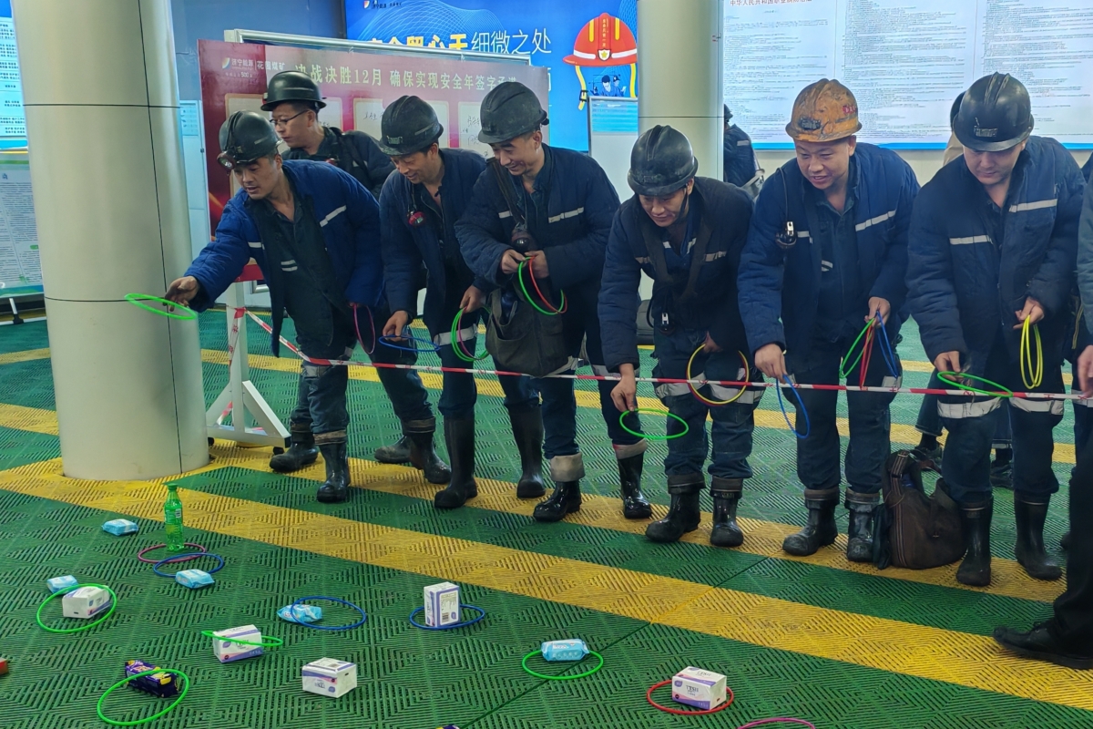 1733358102328418.jpg 花园煤矿安全生产游戏1_副本.jpg