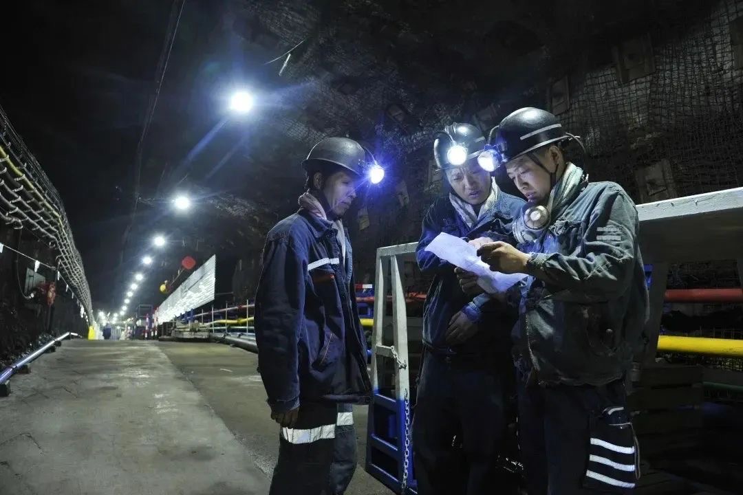 1735538370353979.jpg 8109dba8ac5b79b489c4f1e0848c27c.jpg