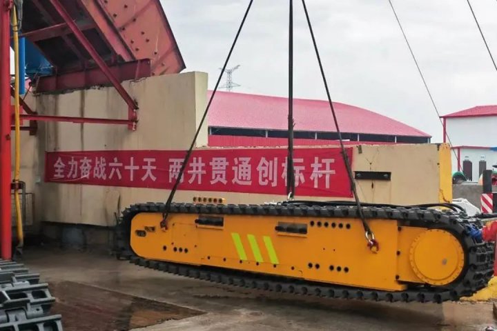 金桥煤矿二号井掘锚一体机正式下井