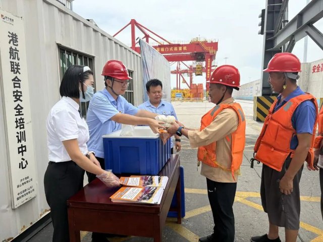 融兴商业服务紧跟一线，饭菜温暖人心